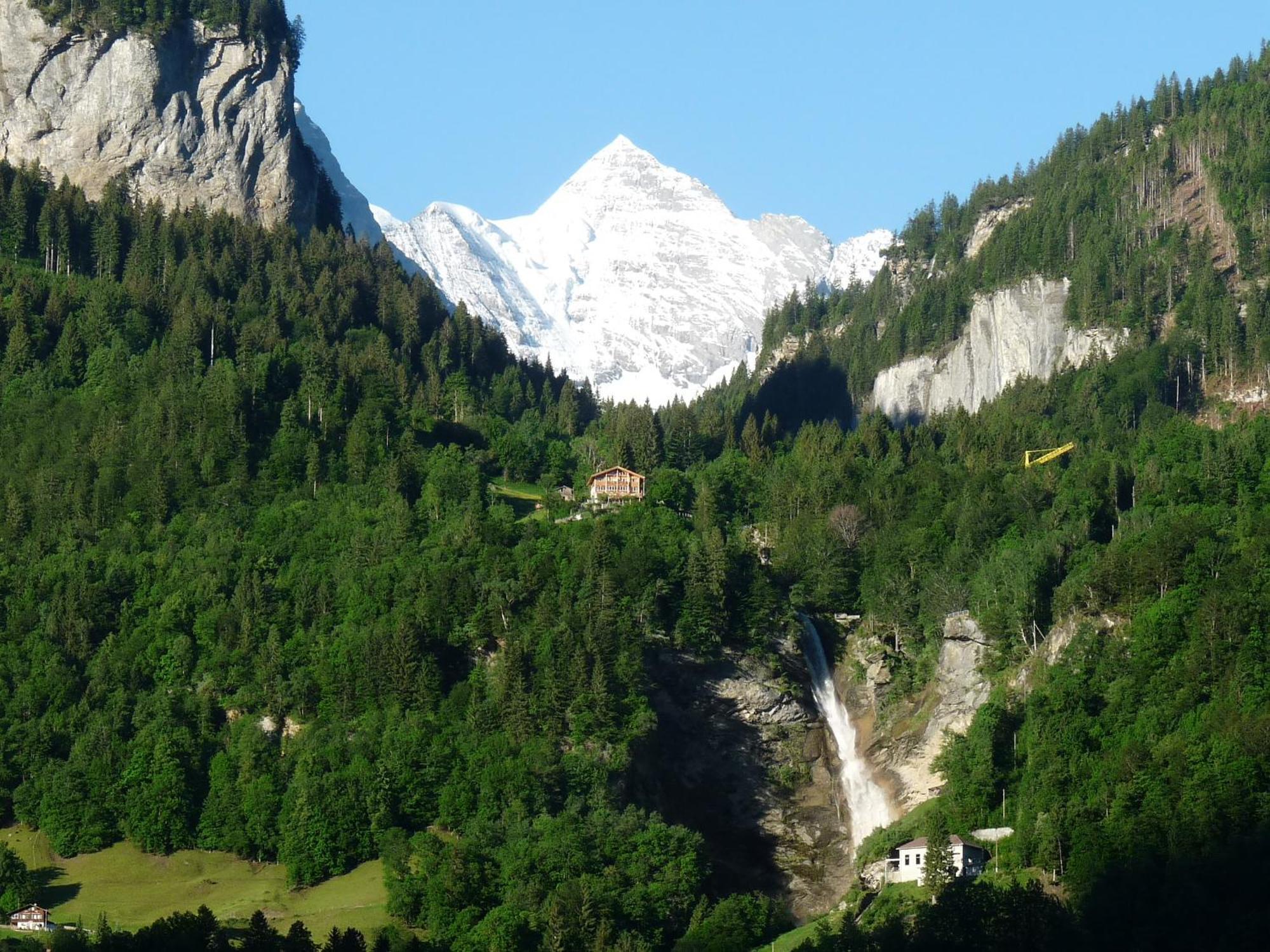 Dunkel Blaue Maus Bed & Breakfast Meiringen Bagian luar foto